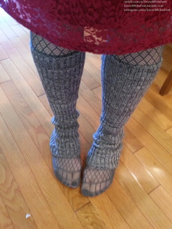 snowwhitefeet:  Wearing those tights left