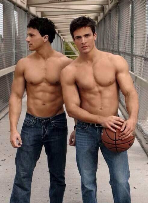 sexyhotdudes:  wanna get laid?  try this place!