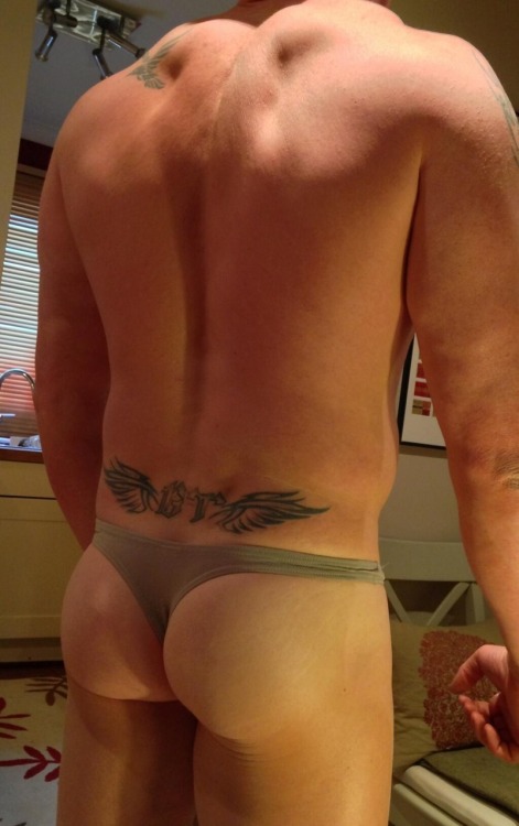 hard4dilfs:  Fuck this man is hot. Great underwear! 
