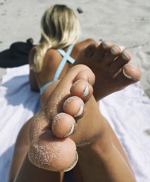 aiklop:  solecityusa:   In appreciation of female feet, arches, toes and soles - http://solecityusa.tumblr.com/  Let me brush that sand honey :) 