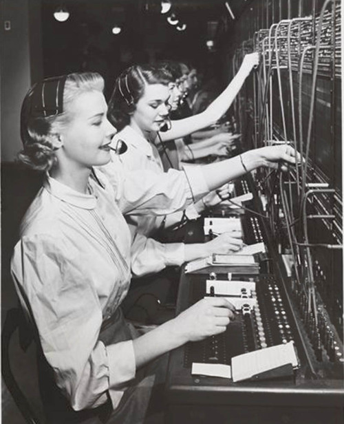 newyorkthegoldenage:Telephone operators at the NY Telephone Company (AT&amp;T), ca. 1930.Photo:&