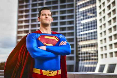 muscleman-handled:gaysupermanfantasy:He makes one gorgeous AF Superman. I wish I could thank him som
