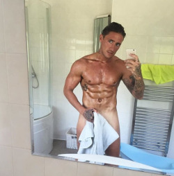 hotfamousmen:  Stephen Bear