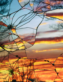 culturenlifestyle:  Sunset Photography Reflected on Shattered Mirrors by Bing Wright New York-based photographer Bing Wright creates alluring nature photography based on displaying the organic beauty with human intervention. His latest project is titled