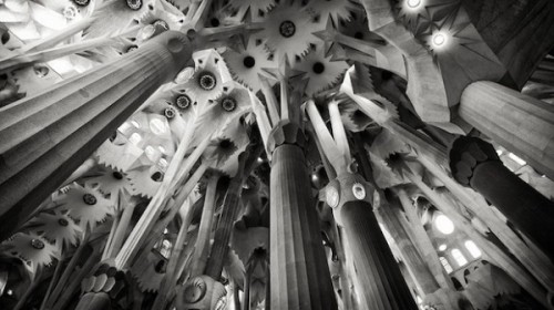 (via Beautiful Black and White Photos of La Sagrada Familia)