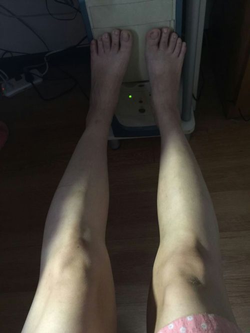 hdfrt: 应妹子要求转发，腿很直，毛毛稀疏，欲望还很强