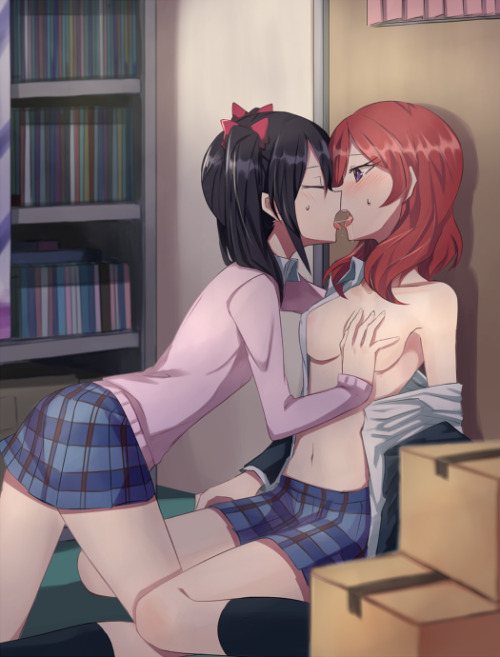 senpaigirls:Maki x Nico (School live)