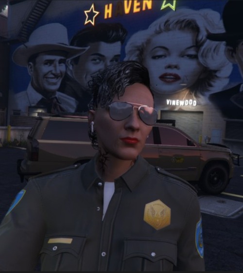 Ooooh Im Still Around Lurking, I Dont Think I Have Shared Then Her Yet.
