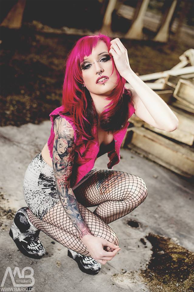 bigcstyle:  Vanessa Wolfsbane by Michael Barg