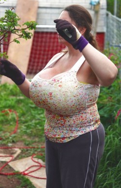 rubbermack66:  titsintops:  Gardener   what a great view of the gardener she is stunning great pic,mmmmm.