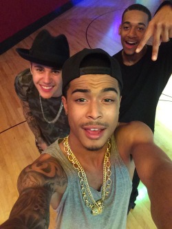 justinbieber:  Khalil&rsquo;s #selfie on Shots