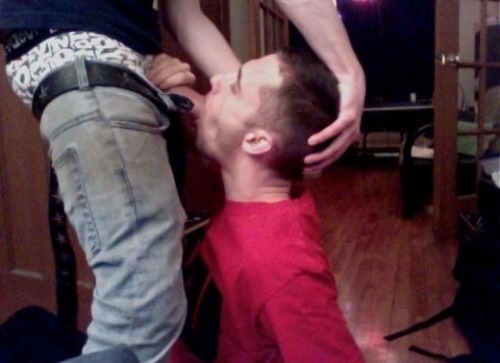 aussiegaysub:  fag acting like a good fag…