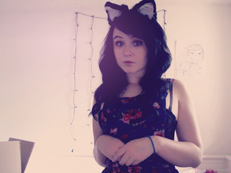 sleepyishkitten:  It’s a pretty kitty dress day &lt;3 