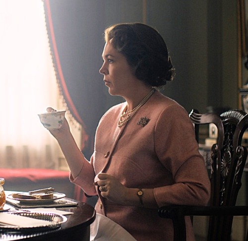 fuckyeaholiviacolman:First image of Olivia as Queen Elizabeth II in The Crown
