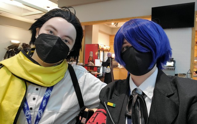 heres some more cosplay pics of me (Minato) and @moonreachingout (Ryoji) 😁