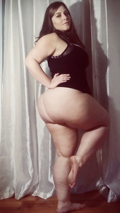 jonny1-fan:  curvy-thick-bbw:  London Andrews adult photos