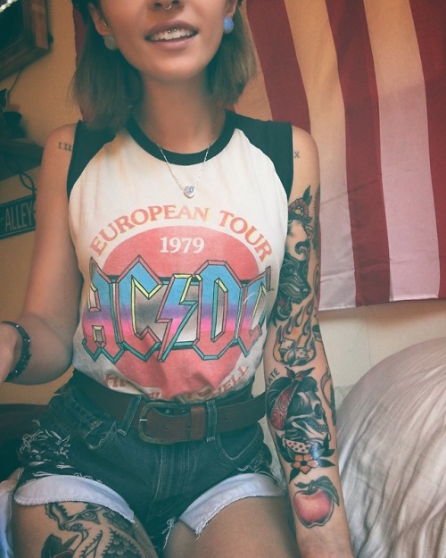 loveinkedladies: Girls with tattoos