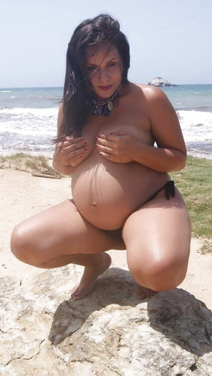 itspregnantporn:   Full Gallery - CLICK HEREIf you rather get laid - CLICK HERE 