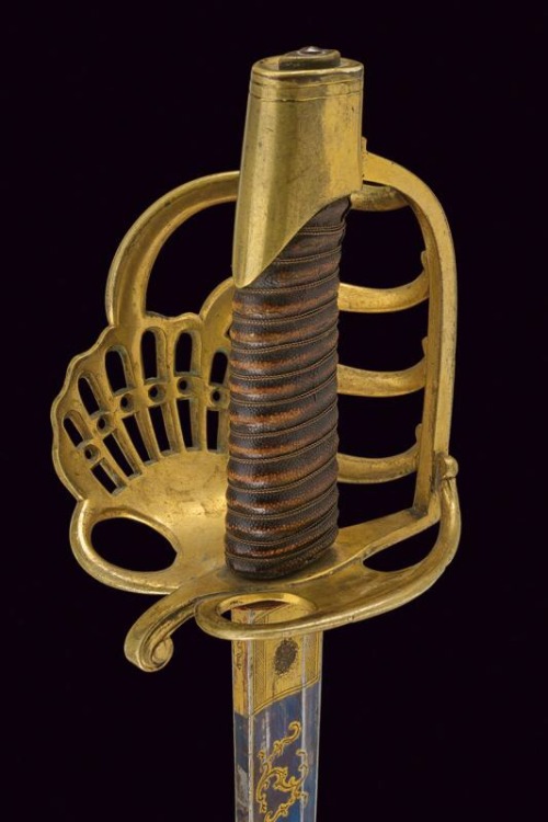 weaponsandswordsohmy:“GARDE DE BATAILLE" SABRE    Slightly curved, single-and false-edge