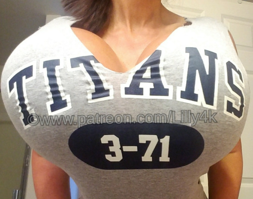 plastic-lover:superdumbbimbos: Nice Juggs, Doofus TITans indeed