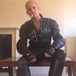 leather guys are so sexy: Photo
