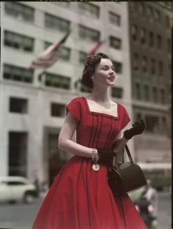 bigcityvintagenyc:  Fifth Avenue, Women modeling