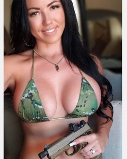 Sex hotchicks-with-guns: pictures