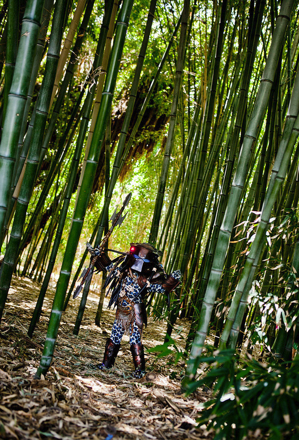marlene:  nerdsandgamersftw:  Baby Predator Cosplay By Albert Lien | Full Gallery