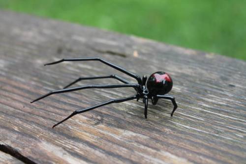 ex0skeletal-undead:ex0skeletal-undead:Glass spider sculptures by miniatureglass on EtsyIt costs zero