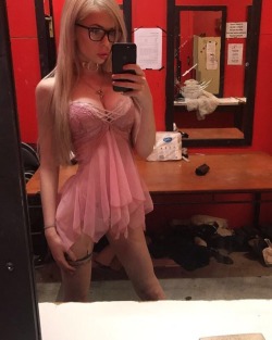 stripper-locker-room:  https://www.instagram.com/kirsty.melb/