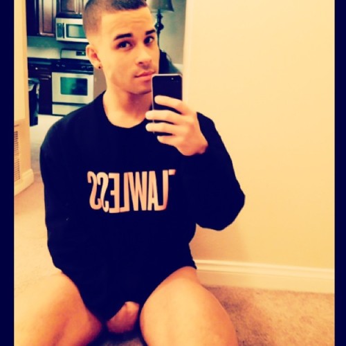 Hesgorgousandnaked
