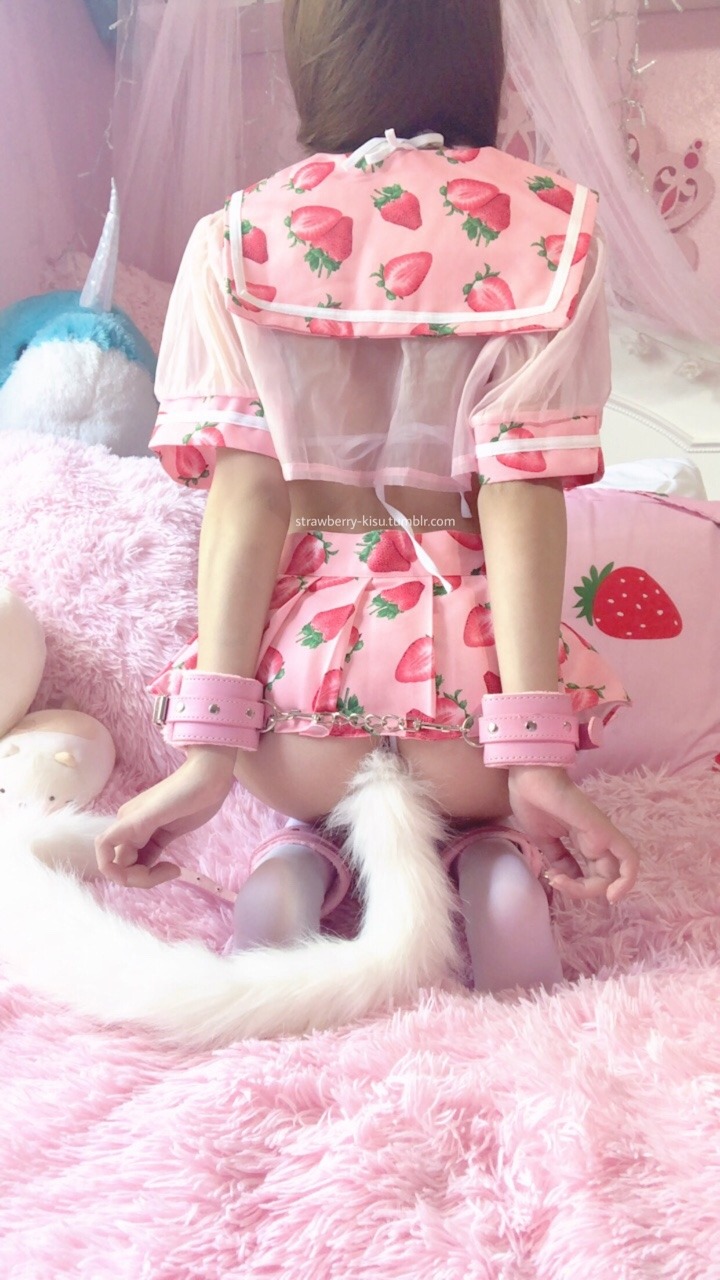 strawberry-kisu:  I just want someone to spoil me cause i’m a good girl{{please
