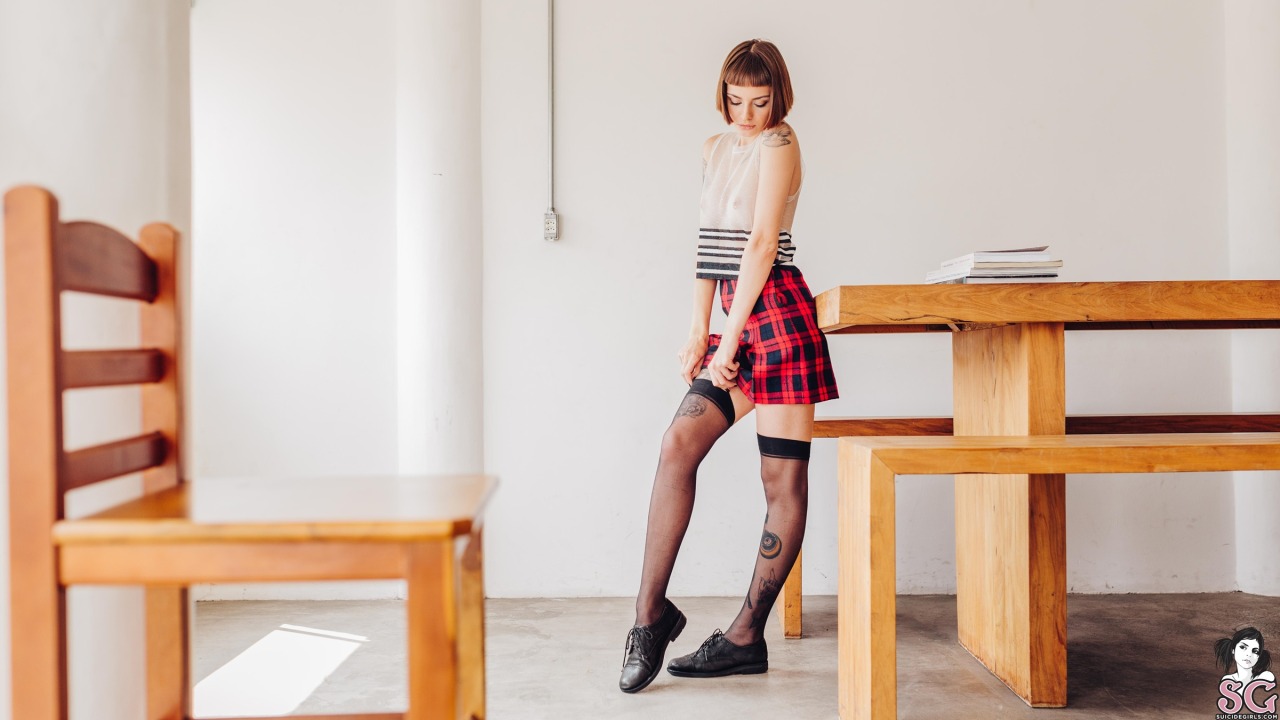 just4k:  Suicide Girl   Bellini  