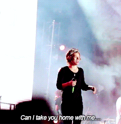 blamestyles:  Harry in Best Song Ever - Santiago, Chile (4/30) 