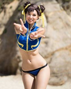 hot-cosplay-babes:  Chun li by Robin Art