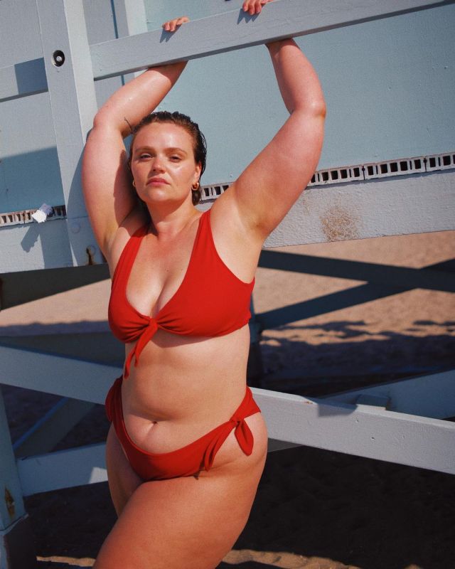 instagram.com/charlottekuhrt #charlotte kuhrt#curve model#curvy model#bodyposi#body positive#body positivity#body acceptance#bopo#curvy#thick