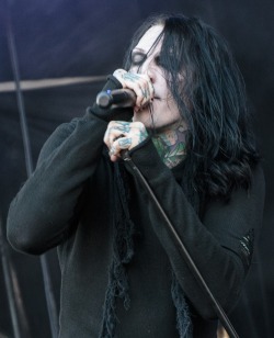 gothicagirl:  erinsyn:Chris Motionless - Hellfest 2015 - Zedkuesede OK, but seriously, where did all that gorgeous hair come from? Where have you been hiding that, Cerulli? he dyed his hair again and God it looks so ?!!:?:..‘lovely