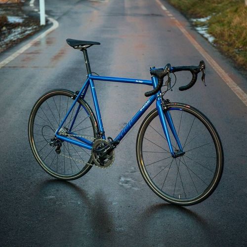 stelbel-telai: Complete Stelbel Rodano with a @campagnolosrl Chorus gruppo, @wr.compositi Aera 26 wh