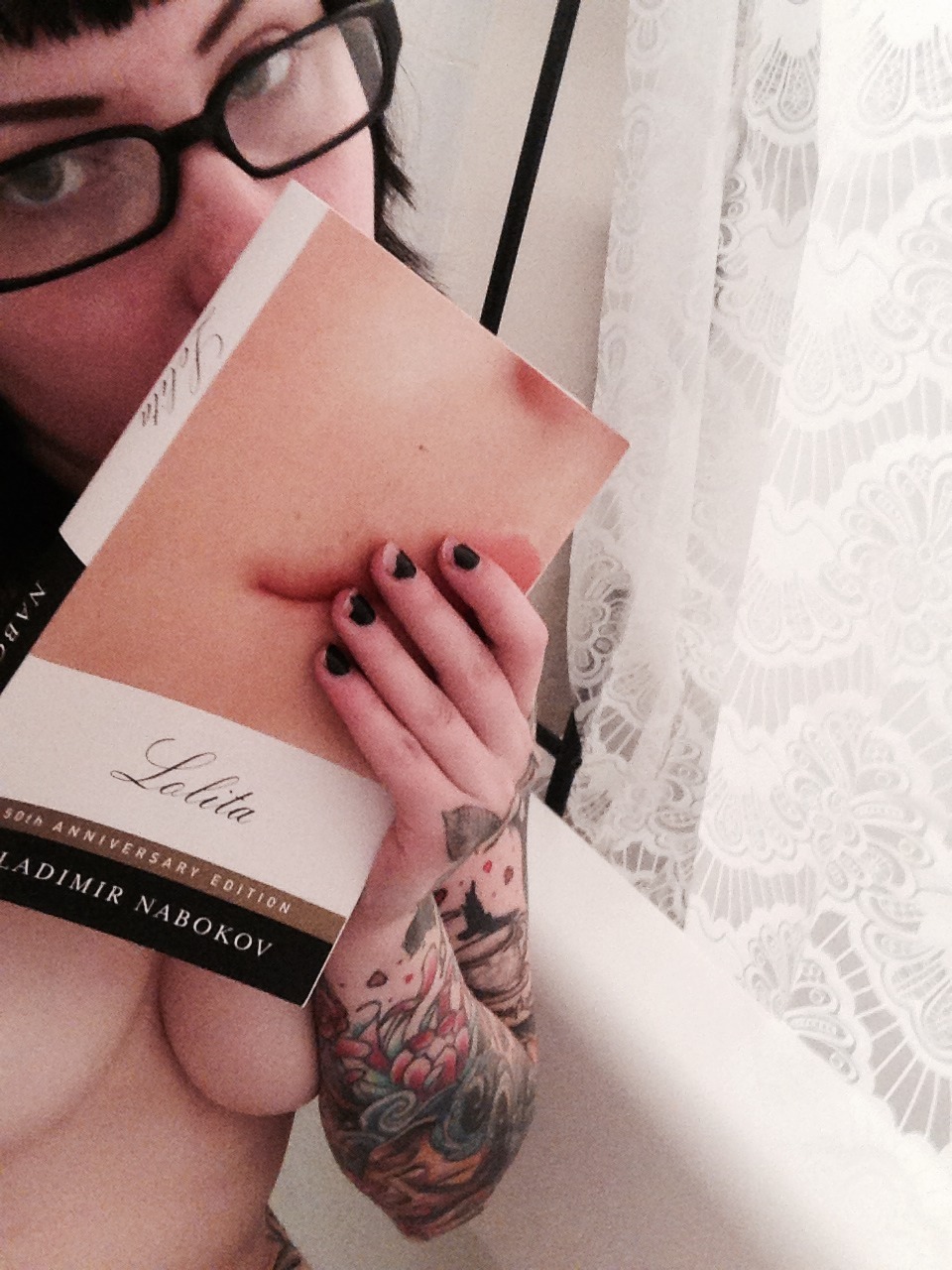 buttholevegan:  strangevibezz:  Time for some reading since I found my glasses. 