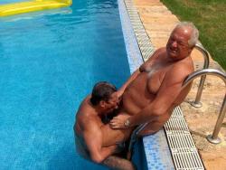 Loveoldermen78:  Daddy Suck Grandpa In Pool