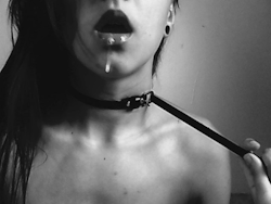 🥀 there's a hole in my ❤ u can fuck it if u want