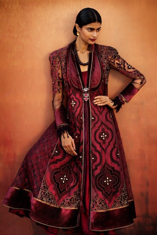 Tarun Tahiliani Autumn/Winter 2013 &quot;Kumbhback,&ldquo; which takes inspiration from the colours 