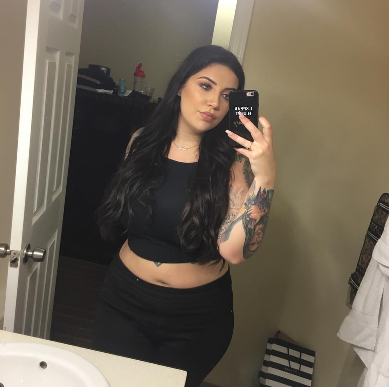 rarethickies:  @nikkivonboo