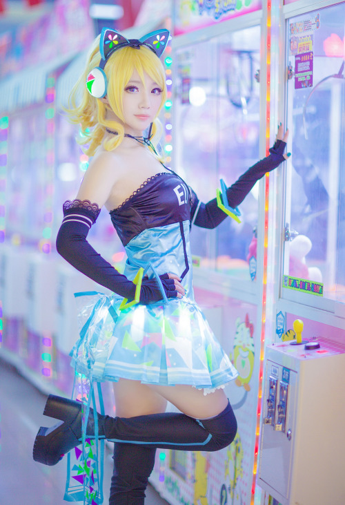 Eri Ayase - Sly Special  her skirt is glowing! *_*