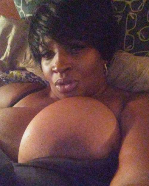 melvinblair:  Yummy view 