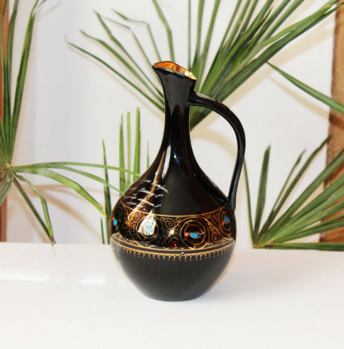 Vintage Vase //SunnyGeo