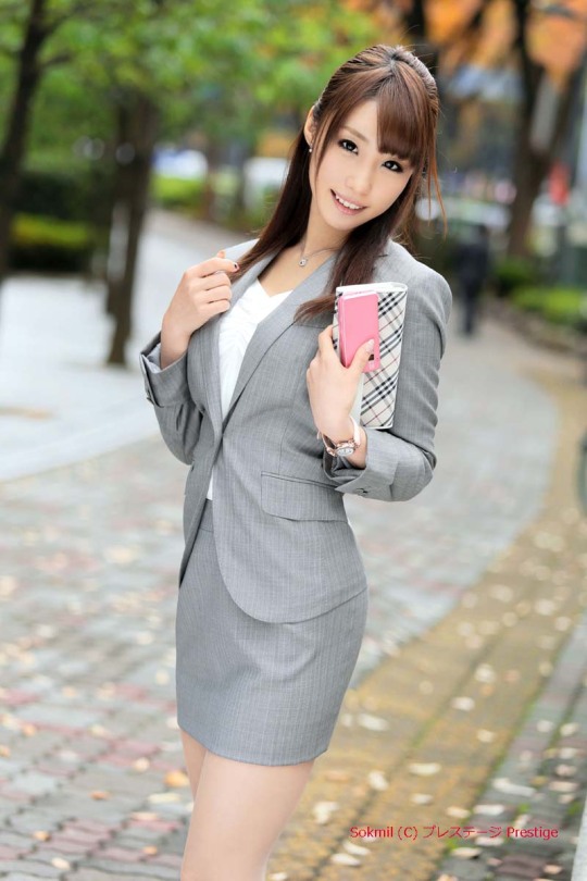 asiangirlsinshortskirt: