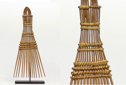 vintagecongo:  Culture/People: Chokwe from D.R.Congo, Angola and Zambia Name: Cisakulo (Comb)    I want em all