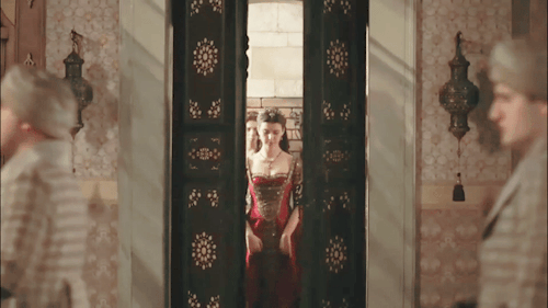 Sultans And Their Colorful Clothes + Ksem Sultan's Red Caftan And Golden Shiny Robe