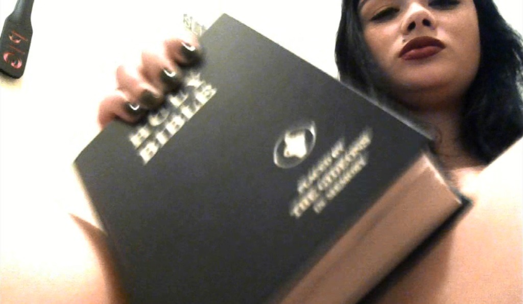 luckylouise13:  /Bible Bone/In this AMAZING video, I start off reading from the bible.